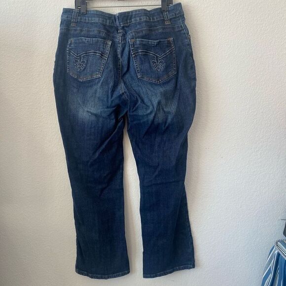 Lee Low Rise Bootcut Jeans - Picture 6 of 9
